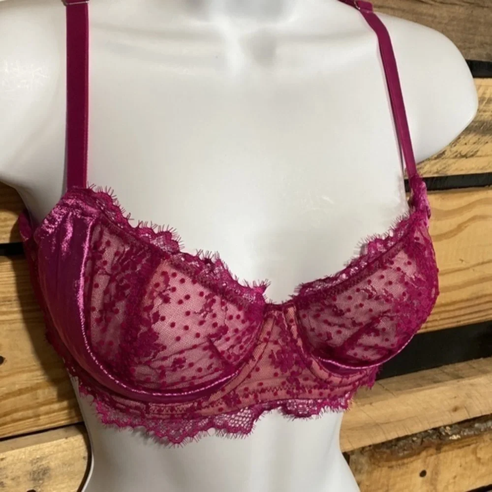 Victoria’s Secret Dream Angels Push Up Unlined Bra Size 32E (DD)‎